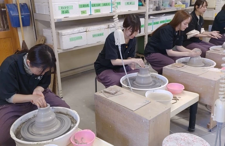 卒業旅行の思い出をカタチに。香川で陶芸体験を！