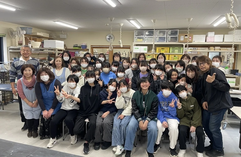 団体で楽しむ、陶芸のひととき。