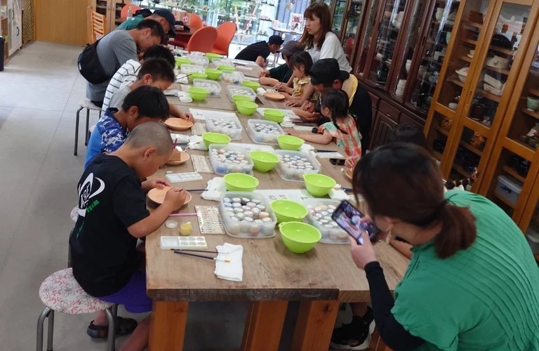 家族と一緒に楽しむクリエイティブな手作り体験を通じて、心温まる思い出を創造しよう
